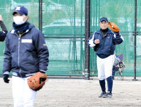 　コーチを務める元阪神・木戸克彦氏