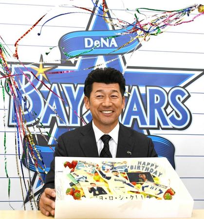 　１２月２５日の誕生日で４８歳になった三浦監督（撮影・中田匡峻）