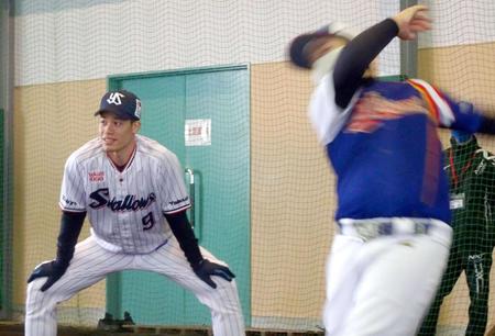 　新潟県燕市で行われた「つばめ野球クリニック２０２１」に参加した塩見