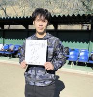 今年の漢字一文字に「勝」を選んだ小川