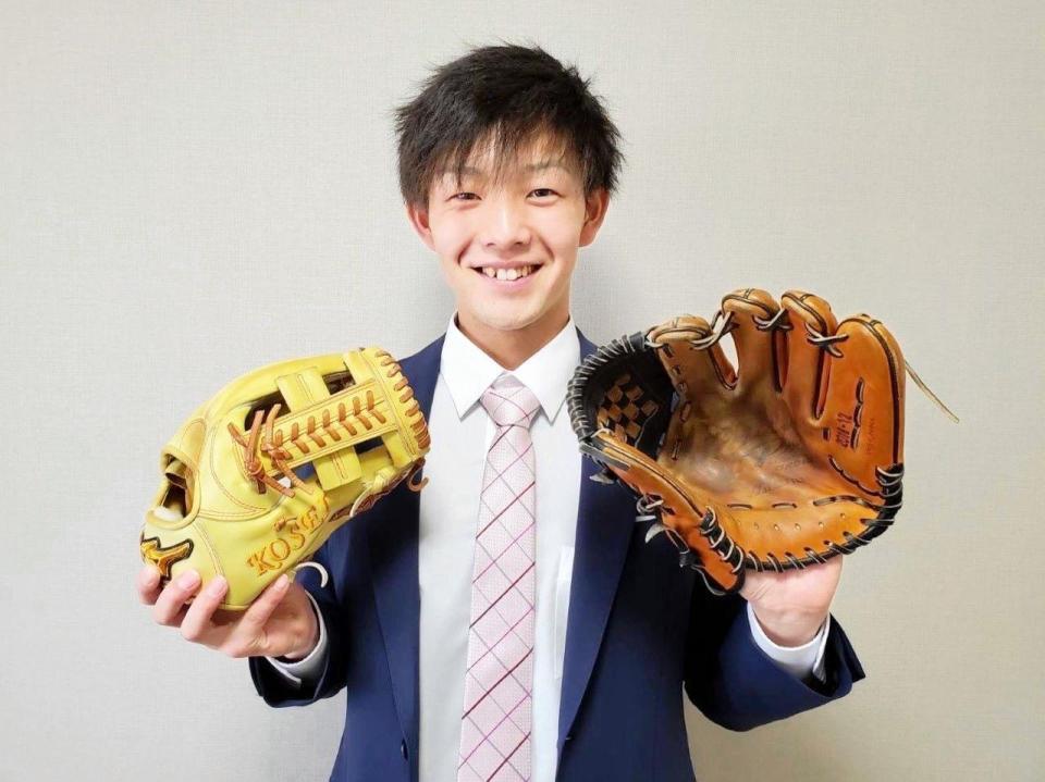 　こだわりのグラブを持って入寮した大里（球団提供）