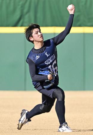 　新人合同自主トレで汗を流す西武ドラフト１位の隅田＝埼玉県所沢市