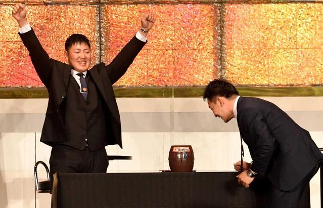 巨人・岡本、阪神戦「一番」燃える！「もともと阪神ファンなので」会場大爆笑