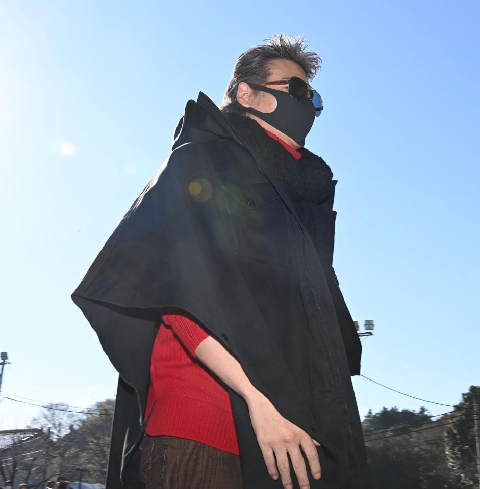 　球場入りする新庄ビッグボス（撮影・高石航平）