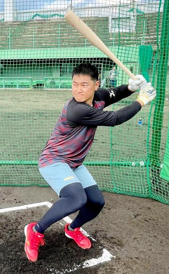 　沖縄県内で自主トレを行った銀次（球団提供）