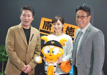 　（左から）元木ヘッド、望月理恵、宮本球団社長付アドバイザー（球団提供）