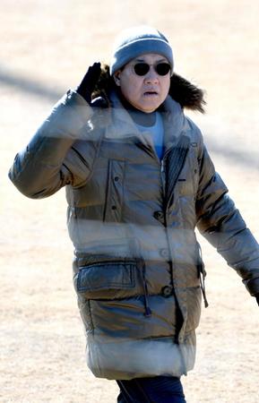 　新人合同自主トレを視察した巨人・原辰徳監督（撮影・佐藤厚）