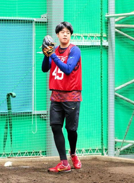 楽天・ドラ５松井友　独特フォームで飛躍だ　左足蹴り上げ最速１５４キロ