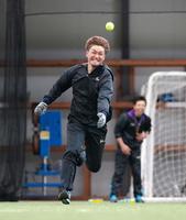 合同自主トレでボールを追う大和（代表撮影）