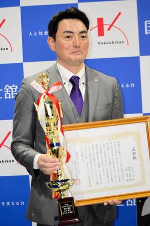 日本スポーツ学会大賞を受賞した花巻東の佐々木洋監督＝国士舘大・世田谷キャンパス