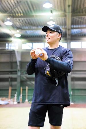 　自主トレを公開した松井裕（球団提供）