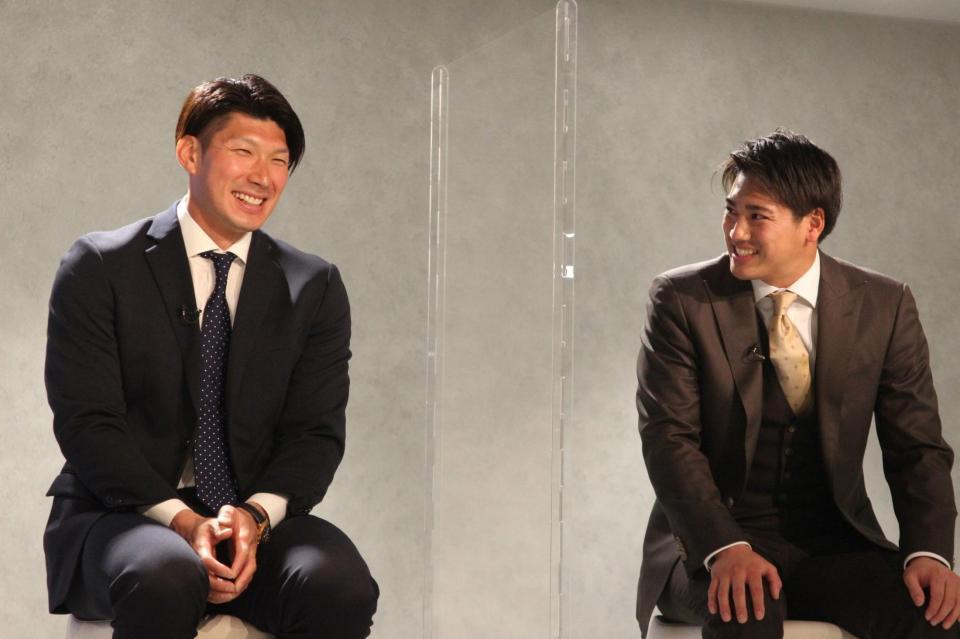 　「横浜ＤｅＮＡ　ベイスターズ　プレイボールミーティング２０２２」に参加した大田（左）と森（球団提供）