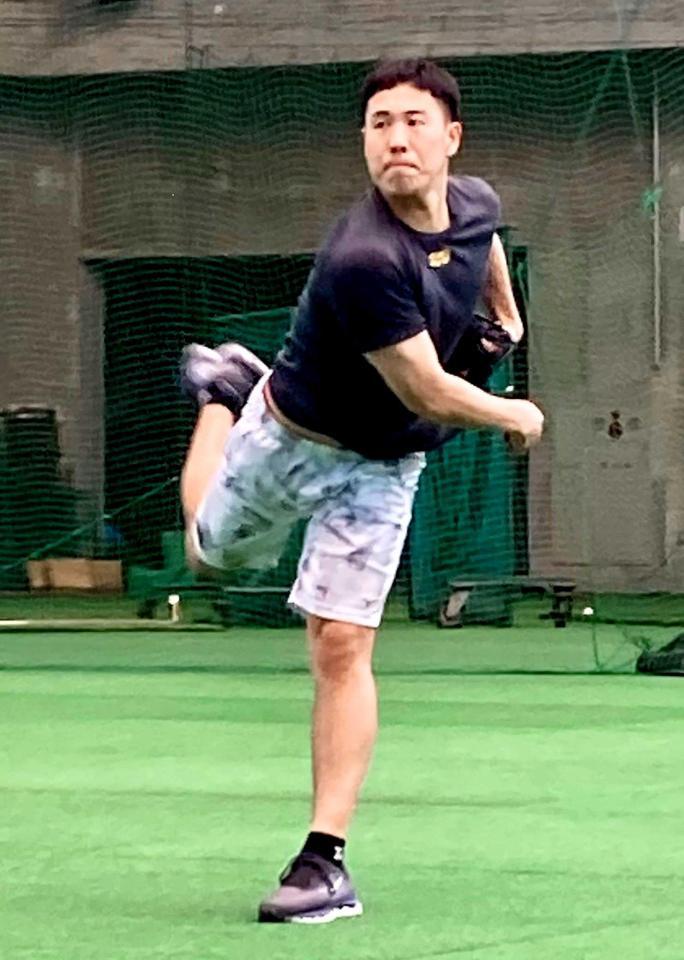 　キャッチボールを行う西野（球団提供）