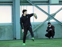 　新天地で自主トレを公開した西川