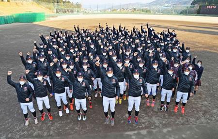　センバツ大会の出場が決まり気合を入れる広陵ナイン（撮影・立川洋一郎）