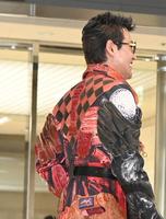 コートの後ろに縫い付けられた背番号１（撮影・高石航平）