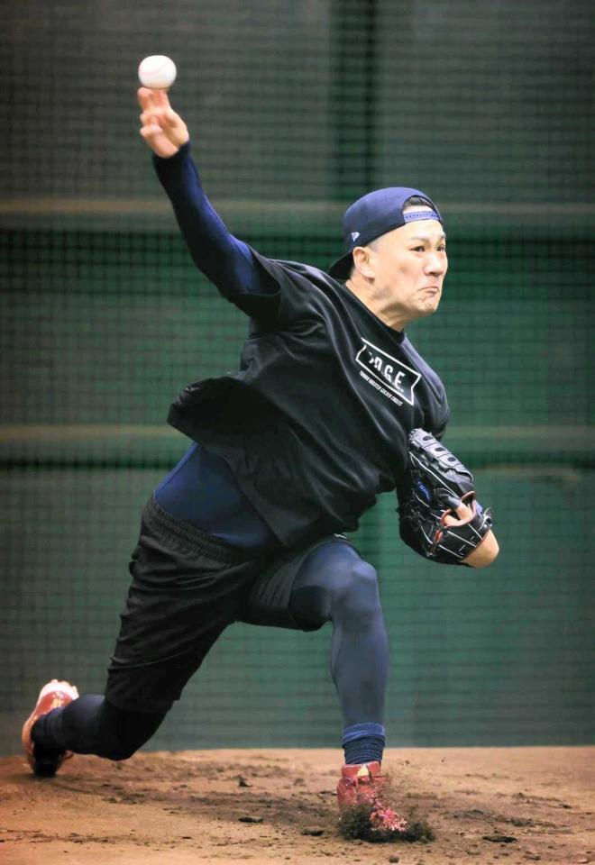 　公開自主トレでブルペン入りした田中将（代表撮影）