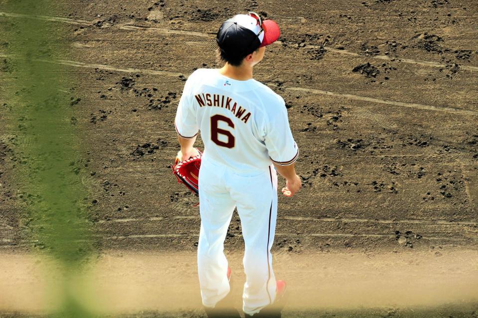 楽天 新加入の西川遥輝が背番号６を初披露 新天地でキャンプイン/野球