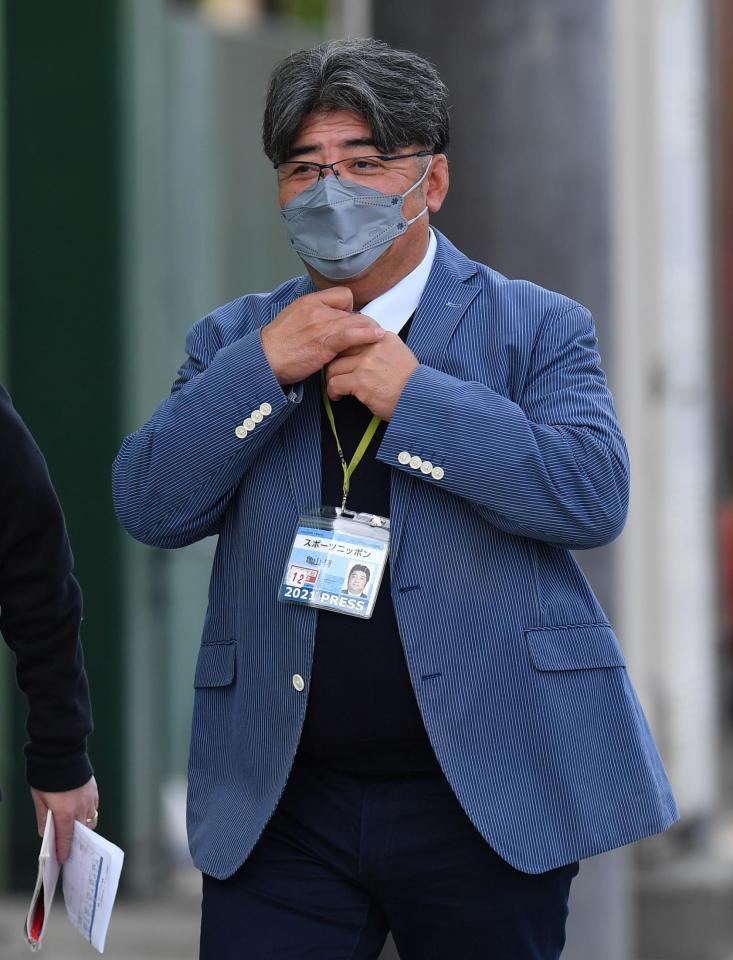 　日本ハムキャンプに訪れた亀山つとむ氏（撮影・西岡正）