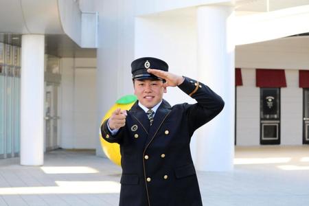 宮崎駅で駅員体験をしたドラフト５位・池田