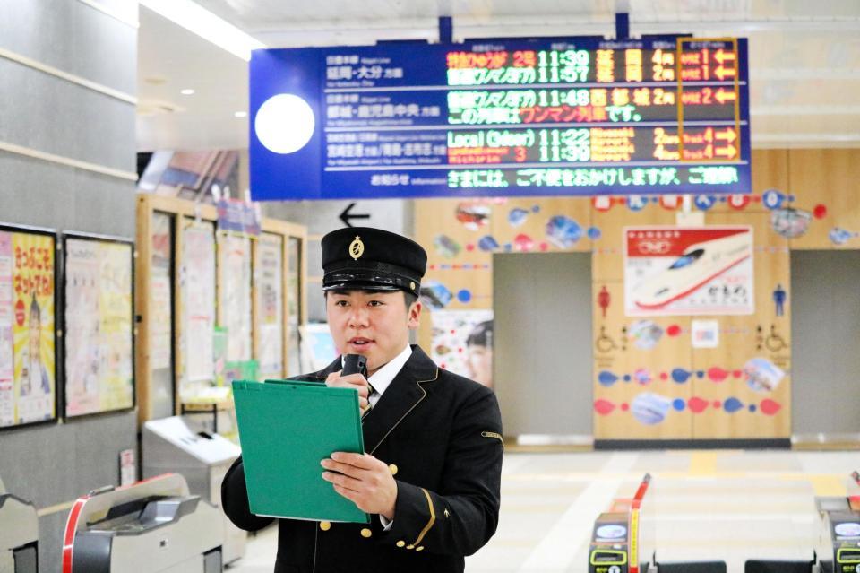 宮崎駅で駅員体験をしたドラフト５位・池田