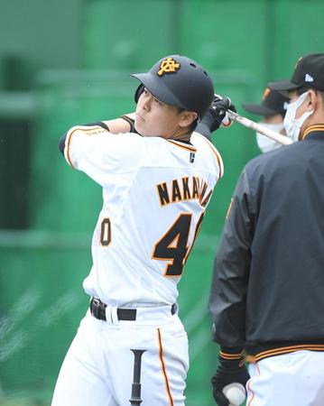 　初の一軍キャンプでアピールを続ける巨人・中山礼都＝ひなたサンマリンスタジアム宮崎（撮影・伊藤笙子）