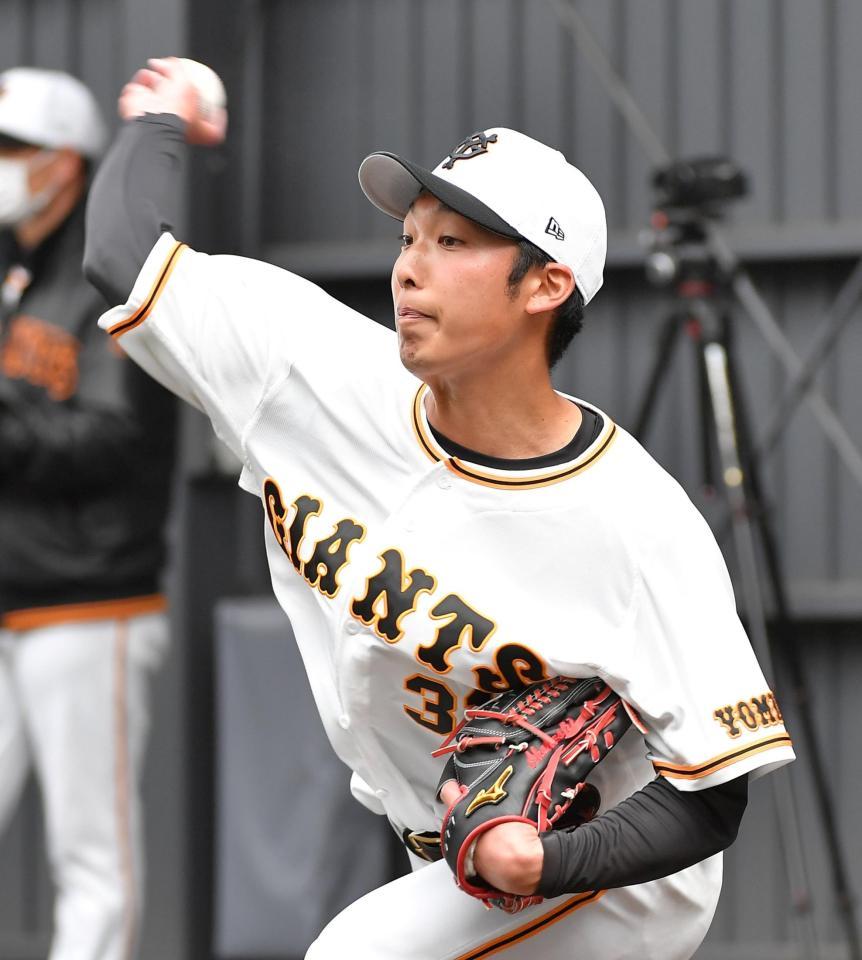 　ブルペンで投げ込む赤星（撮影・伊藤笙子）