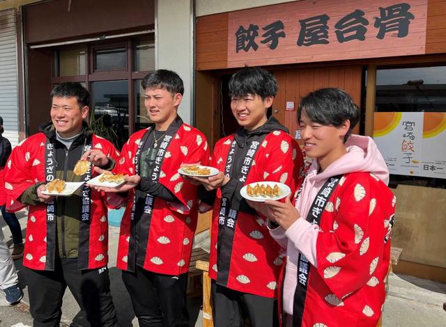 オリックス“御利益”もらい日本一だ　ドラ１椋木ら新人４選手がギョーザ作り体験