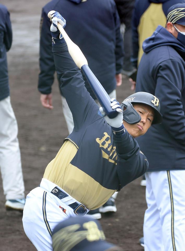 　フリー打撃前に気合十分のオリックス・吉田正（撮影・伊藤笙子）