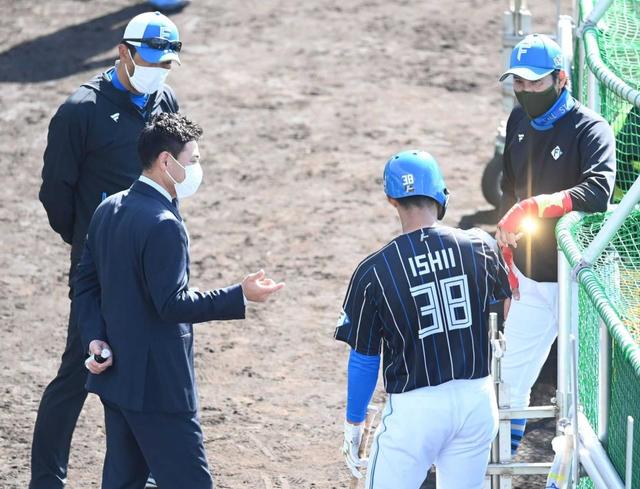 前田智徳氏来た 日本ハム 石井を打撃指導でソッコー２安打 野球 デイリースポーツ Online