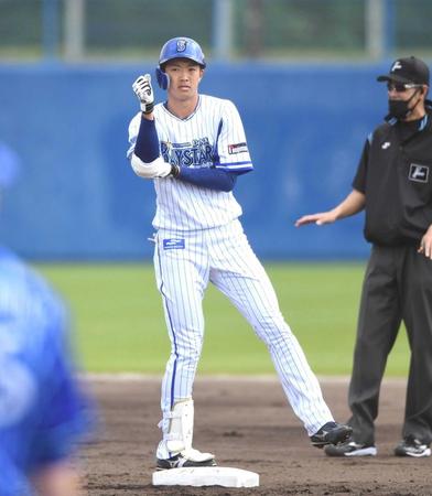 　４回、右越え二塁打を放った梶原（撮影・開出牧）