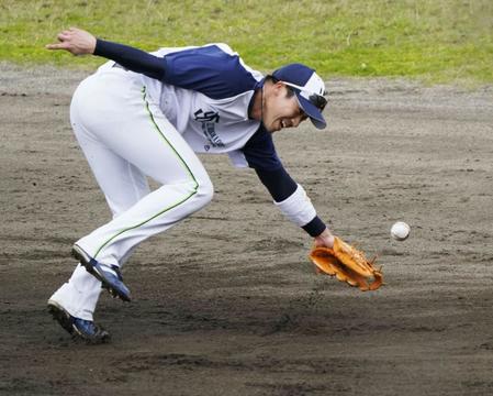 　特守で汗を流す山田