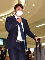 　宮崎から沖縄に移動した坂本（撮影・佐藤厚）