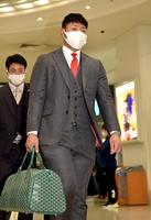 　沖縄に入った岡本和（撮影・佐藤厚）