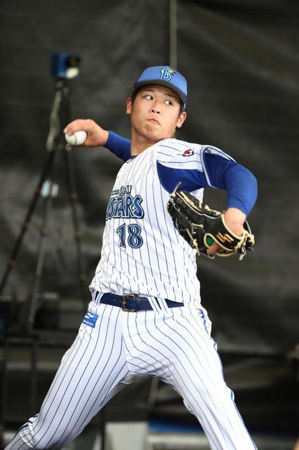 ＤｅＮＡ　ドラ１小園健太が初ブルペン　三浦監督も笑顔「ええボール投げてましたね」
