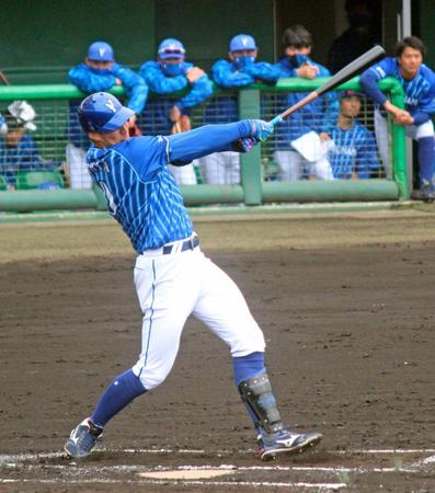 　広島との練習試合で適時打を放つ大田
