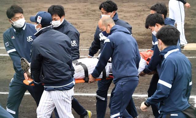【写真】球場騒然、丸山負傷で救急車も駆けつけた