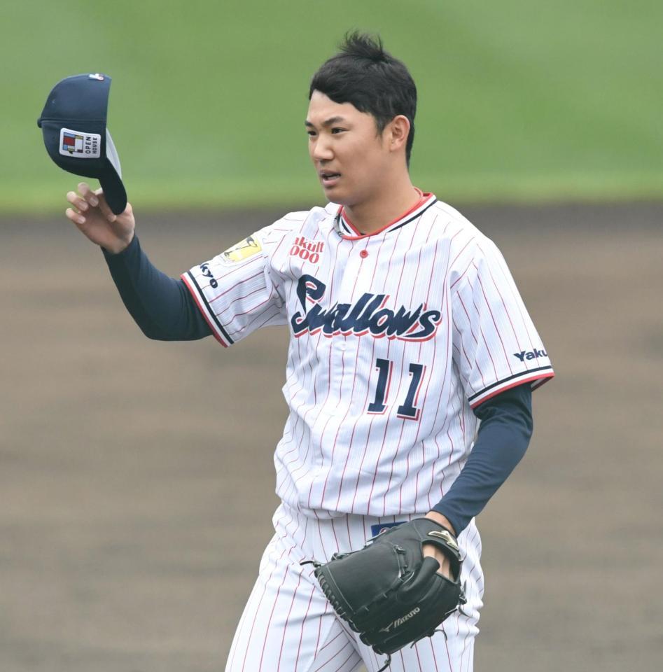 　１回、岡に死球を与え厳しい表情の奥川（撮影・棚橋慶太）