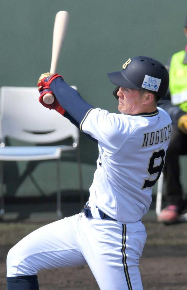 　５回、中前打を放つ野口