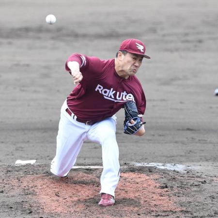 　力投する田中将（撮影・棚橋慶太）