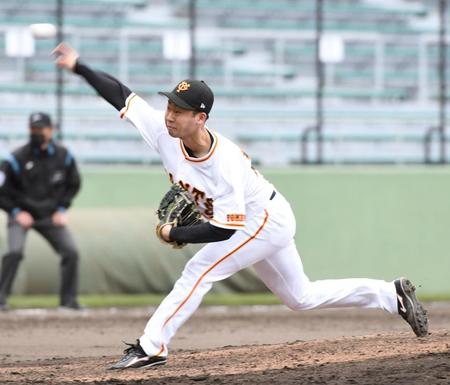 　２回を無安打無得点に抑えた巨人・山崎伊（撮影・佐藤厚）