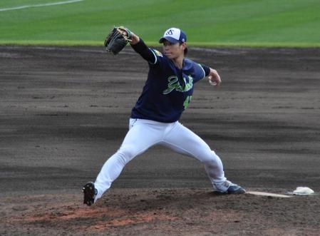 　シート打撃に登板した高橋