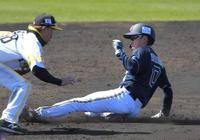 　２回、二盗を決める渡部