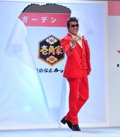 　ド派手に登場する新庄ビッグボス（撮影・西岡正）