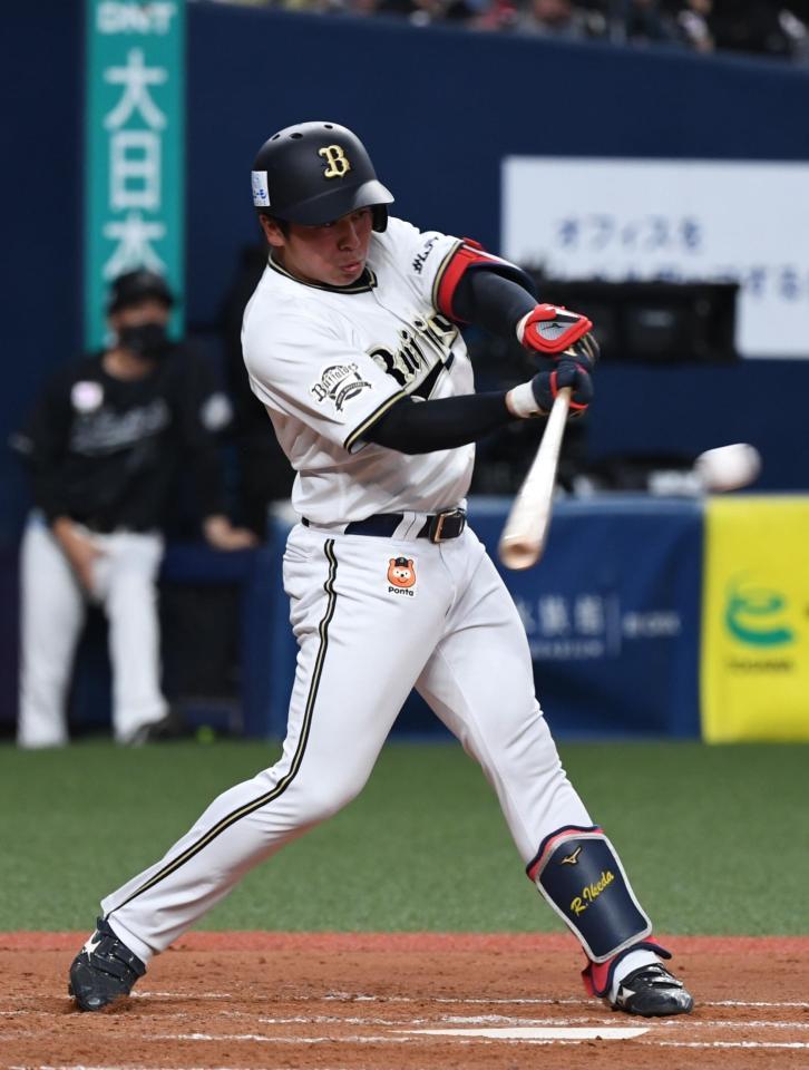 　３回、右前打を放つ池田（撮影・石井剣太郎）