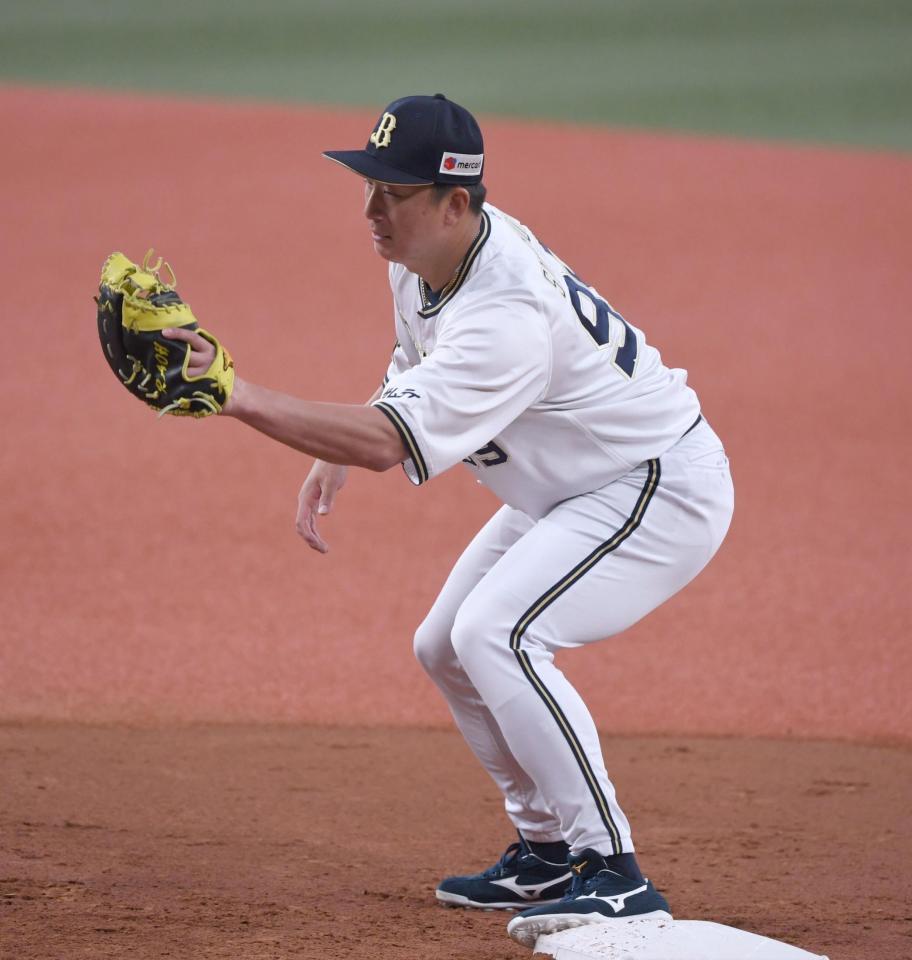 　試合終了前に守備練習する杉本（撮影・石井剣太郎）