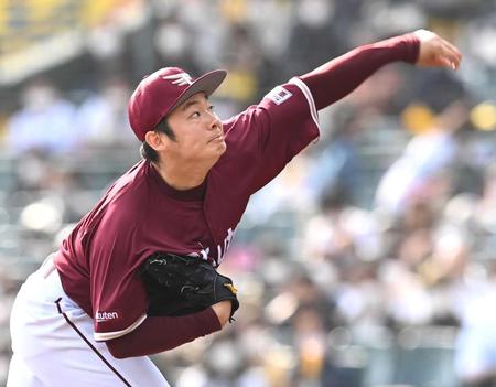 　５回、２番手で好リリーフを見せる松井裕（撮影・飯室逸平）