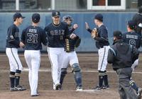 　中日に完封勝ちし、喜ぶオリックスナイン