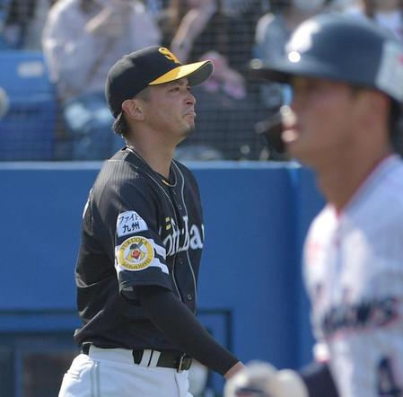 　３回、村上に適時打を浴びて９点目を献上した東浜（撮影・佐々木彰尚）