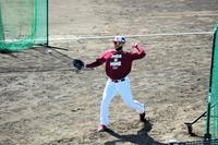 チームに合流し笑顔でキャッチボールを行う新助っ人マルモレホス